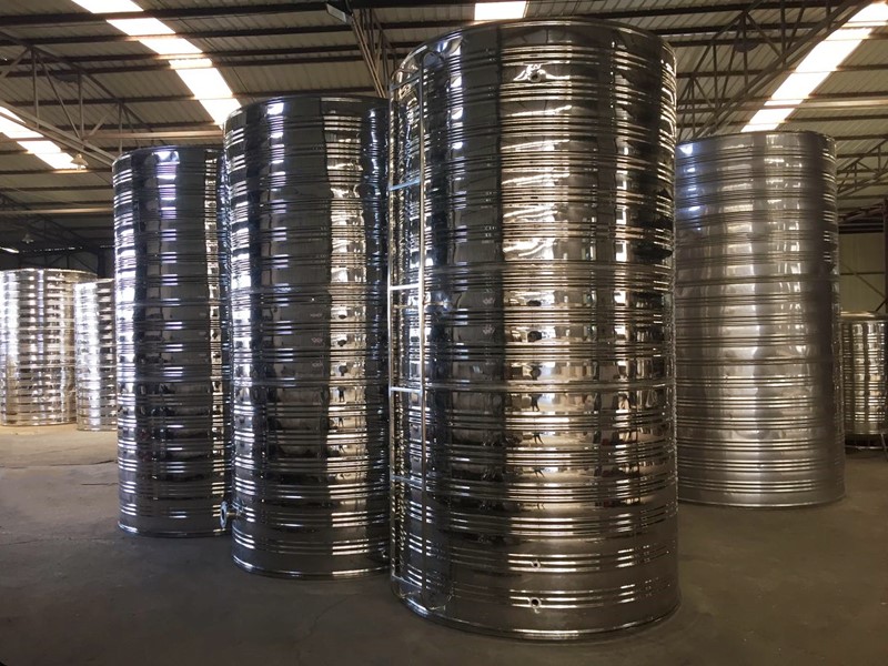 鹤峰圆形不锈钢保温水箱的主要特点有哪些？